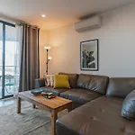 Lonsdale St 1-Bed Unit With Study Area And Parking